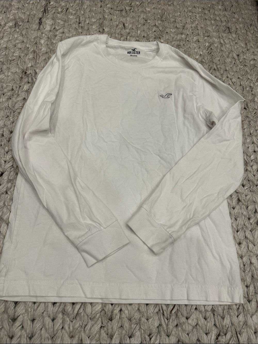 Hollister Men's Long Sleeve Crew Tee - White with Small Grey Logo